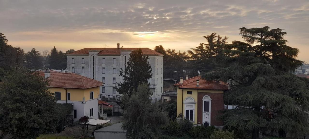 I Feel Orange Hotel Legnano Bagian luar foto