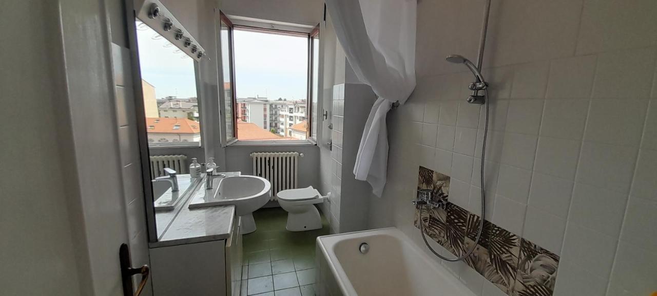 I Feel Orange Hotel Legnano Bagian luar foto
