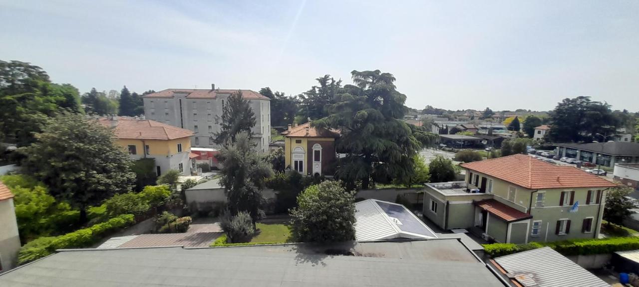 I Feel Orange Hotel Legnano Bagian luar foto