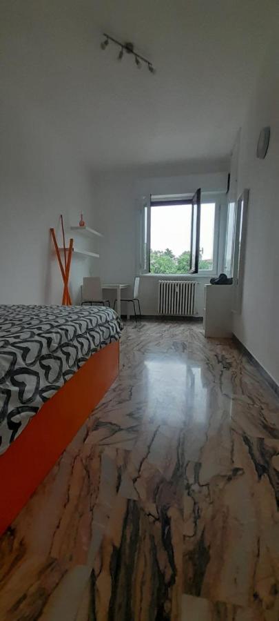 I Feel Orange Hotel Legnano Bagian luar foto