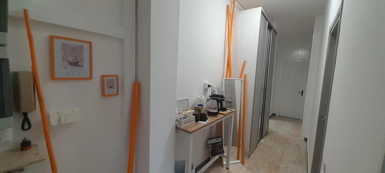I Feel Orange Hotel Legnano Bagian luar foto