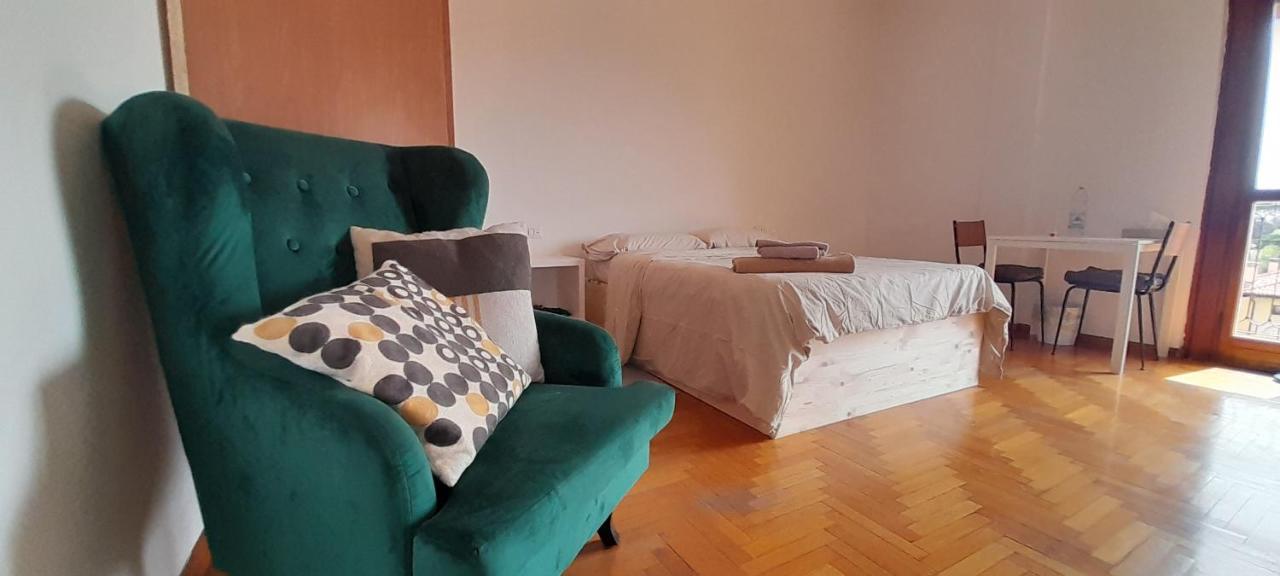 I Feel Orange Hotel Legnano Bagian luar foto