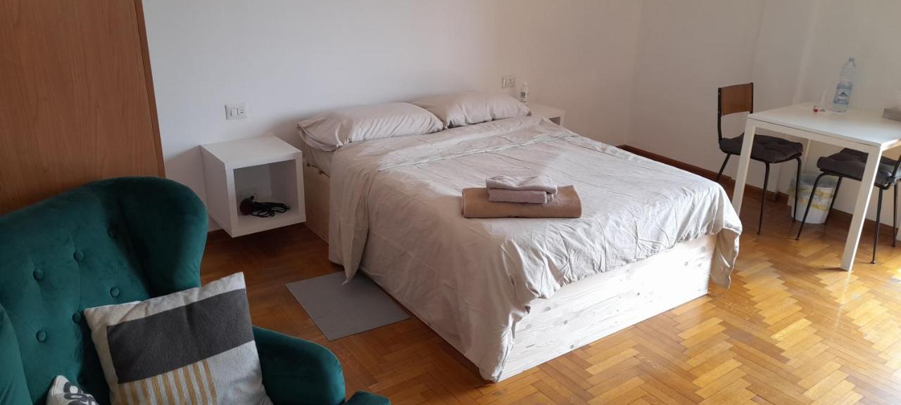 I Feel Orange Hotel Legnano Bagian luar foto