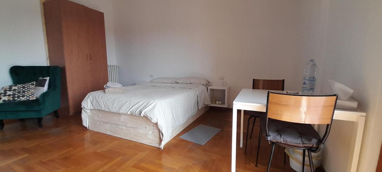 I Feel Orange Hotel Legnano Bagian luar foto