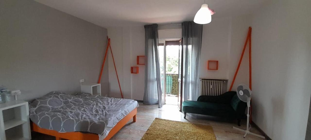 I Feel Orange Hotel Legnano Bagian luar foto