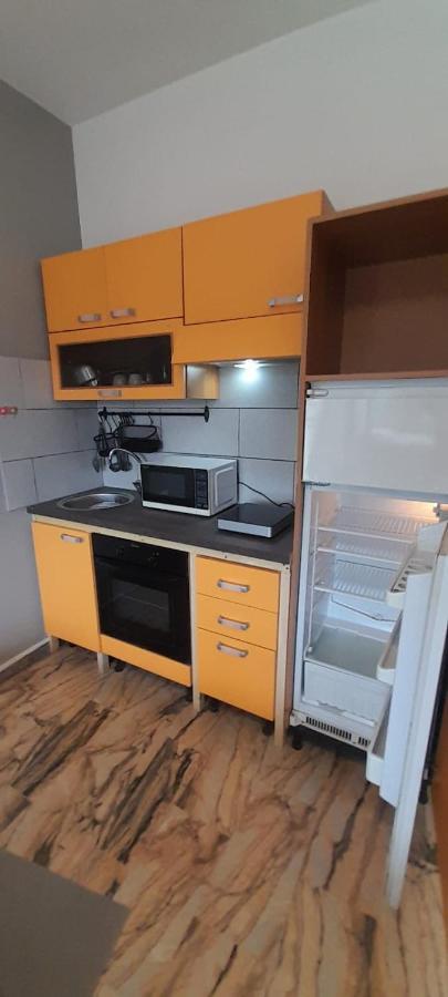 I Feel Orange Hotel Legnano Bagian luar foto
