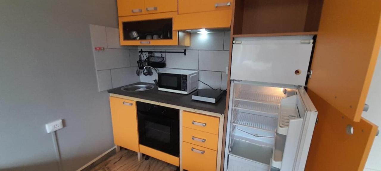 I Feel Orange Hotel Legnano Bagian luar foto