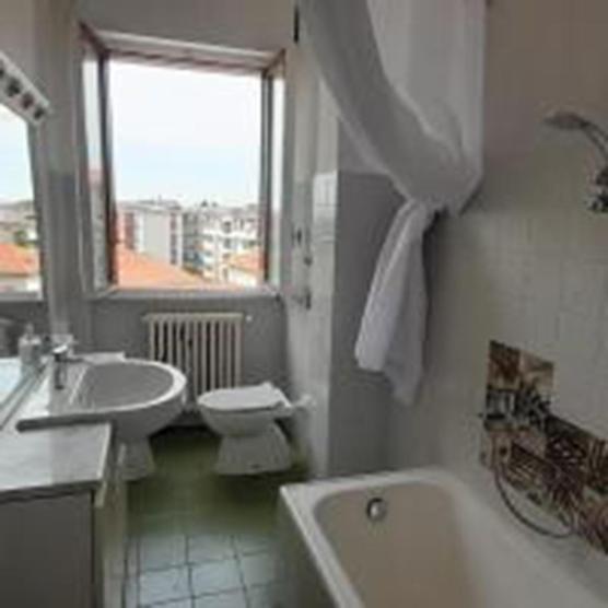 I Feel Orange Hotel Legnano Bagian luar foto