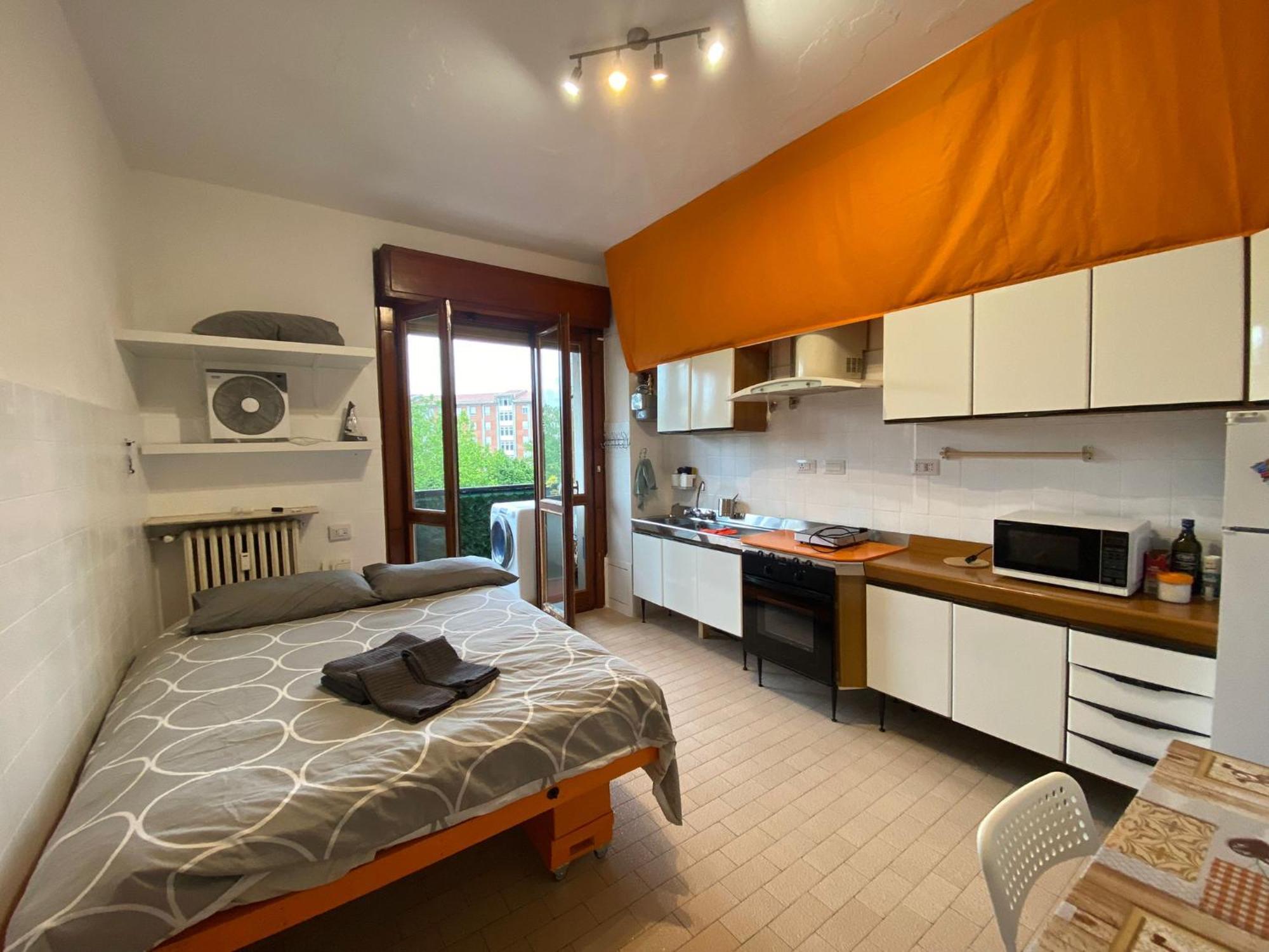 I Feel Orange Hotel Legnano Bagian luar foto