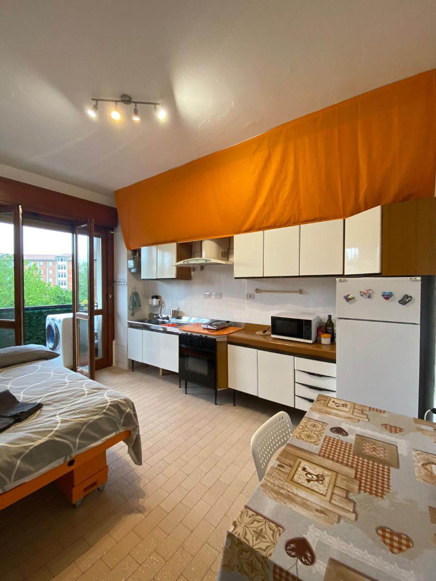 I Feel Orange Hotel Legnano Bagian luar foto
