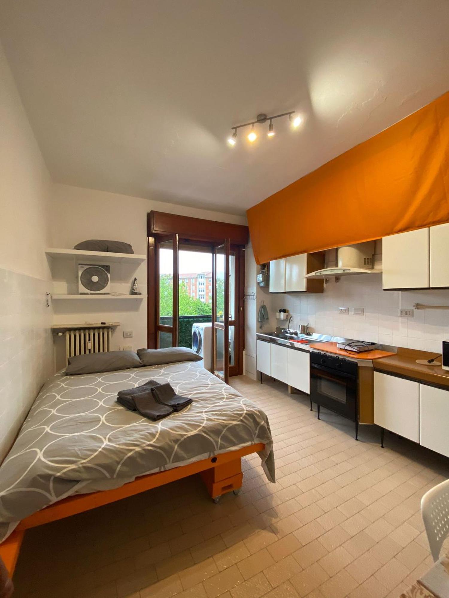 I Feel Orange Hotel Legnano Bagian luar foto